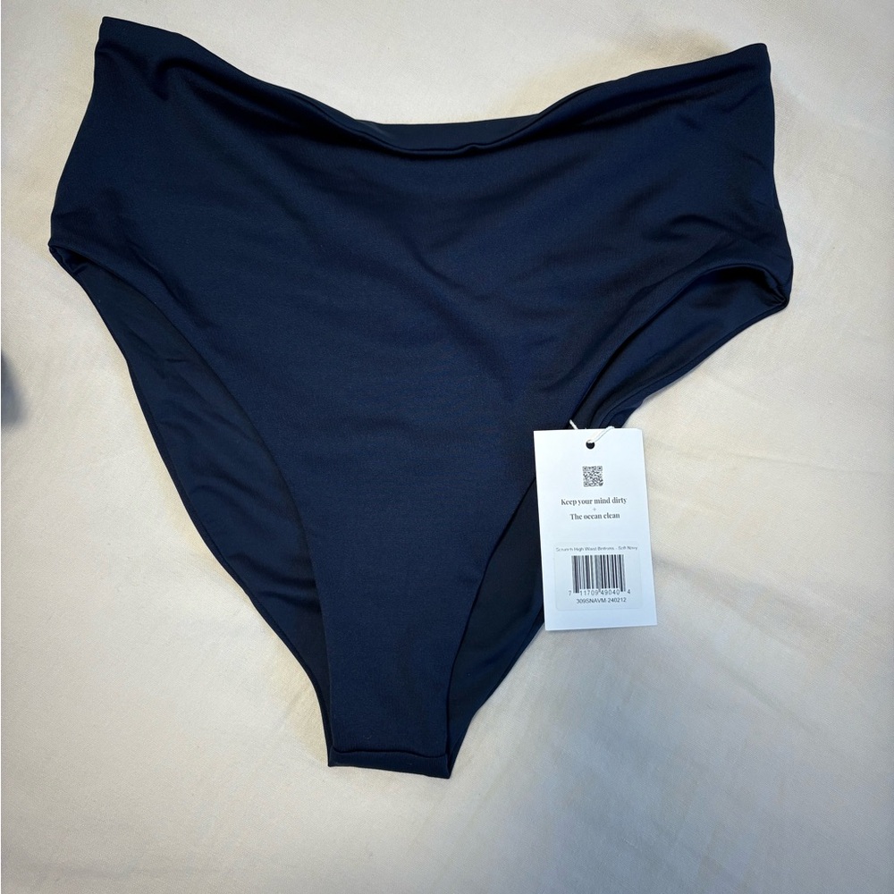 Londre-  High-Waisted Scrunch Bikini Bottom